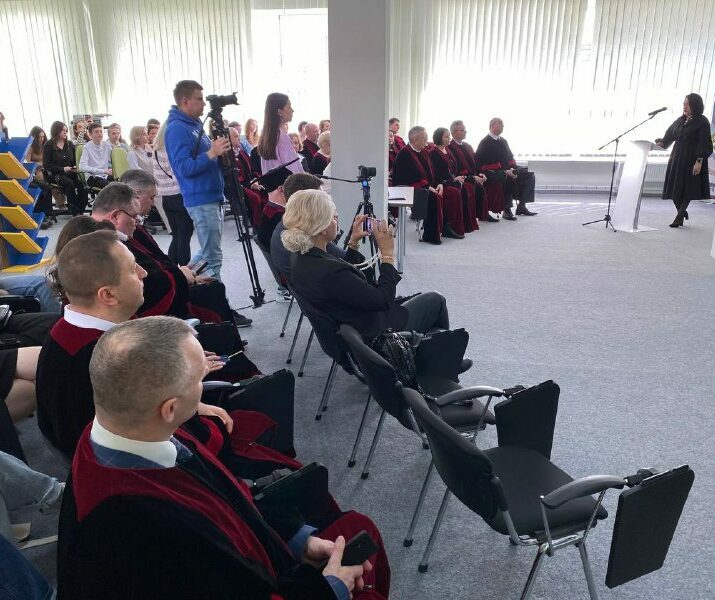 2758a689-b254-4d02-9fd6-10afbe9c6fed-715x600