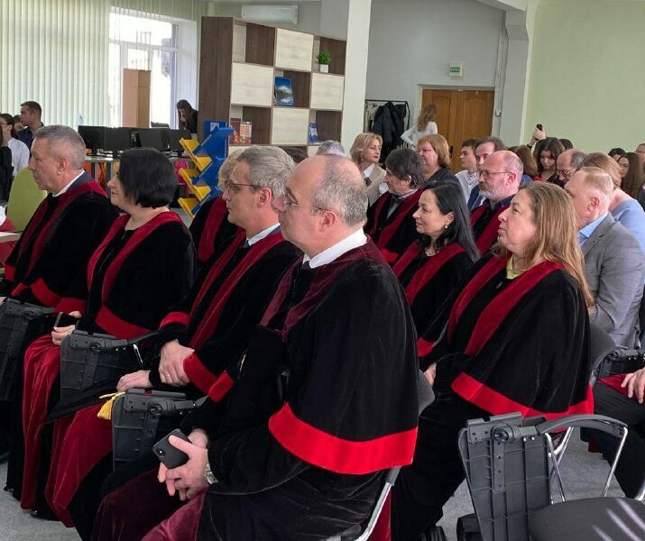 ea507bba-e661-4cb4-b36e-283c61dcbeca-715x600