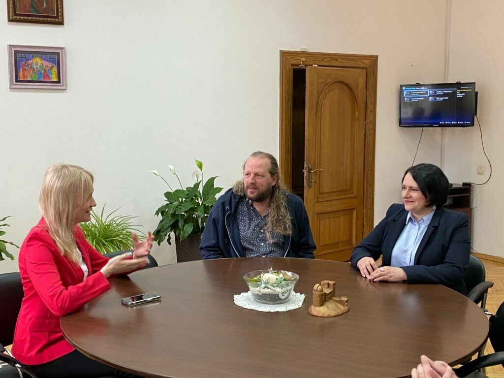 3d0853d8-b8a4-4197-8bfd-3eefe9d39927-1024x768