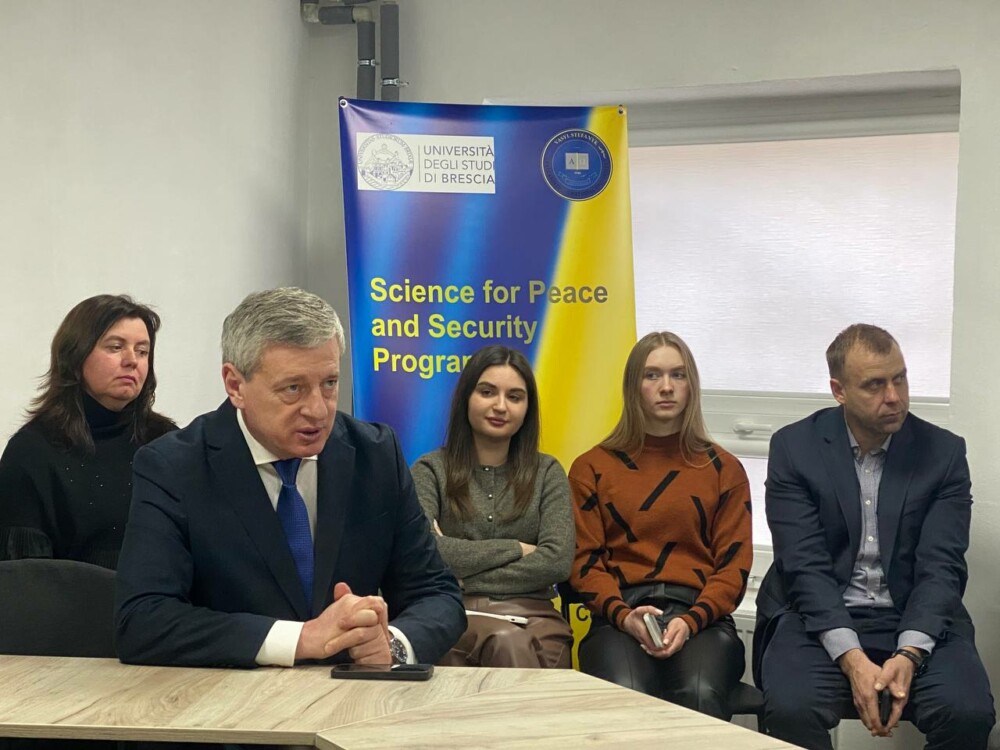 photo_5199876958232635281_y