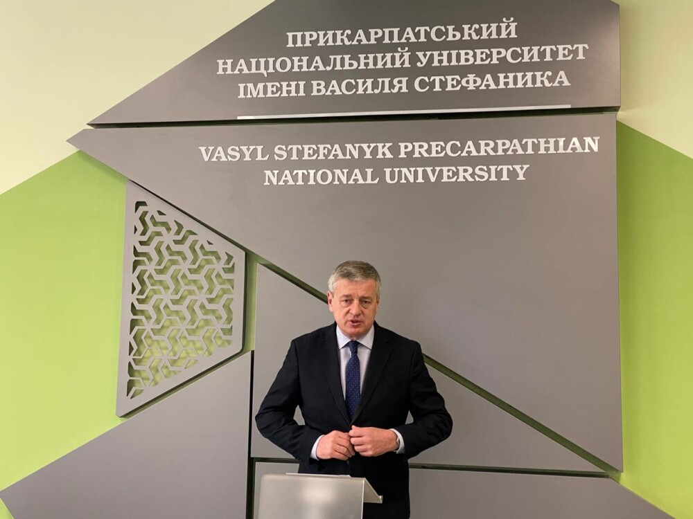 photo_5262917672159537987_y