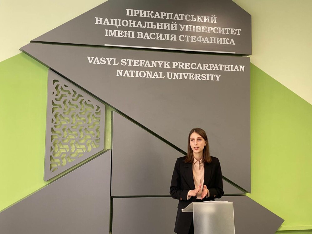 photo_5262917672159537996_y