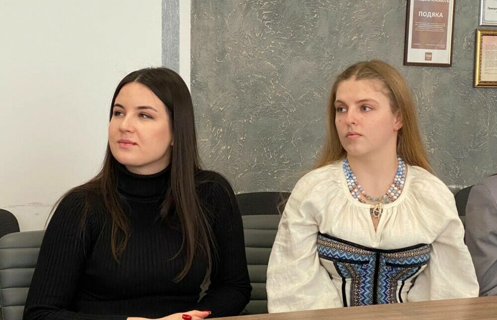 photo_5291851934824786667_y