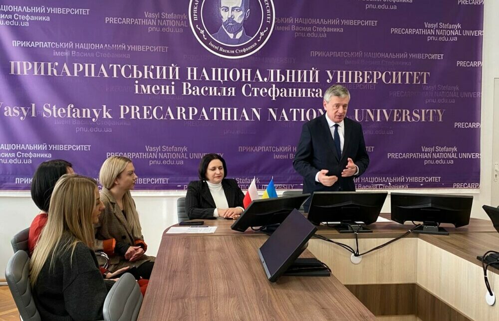 photo_5291851934824786670_y