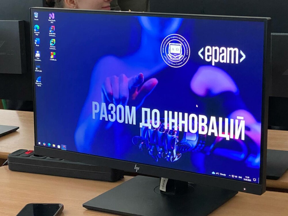 photo_5291851934824786738_y