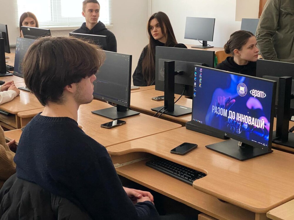 photo_5291851934824786739_y