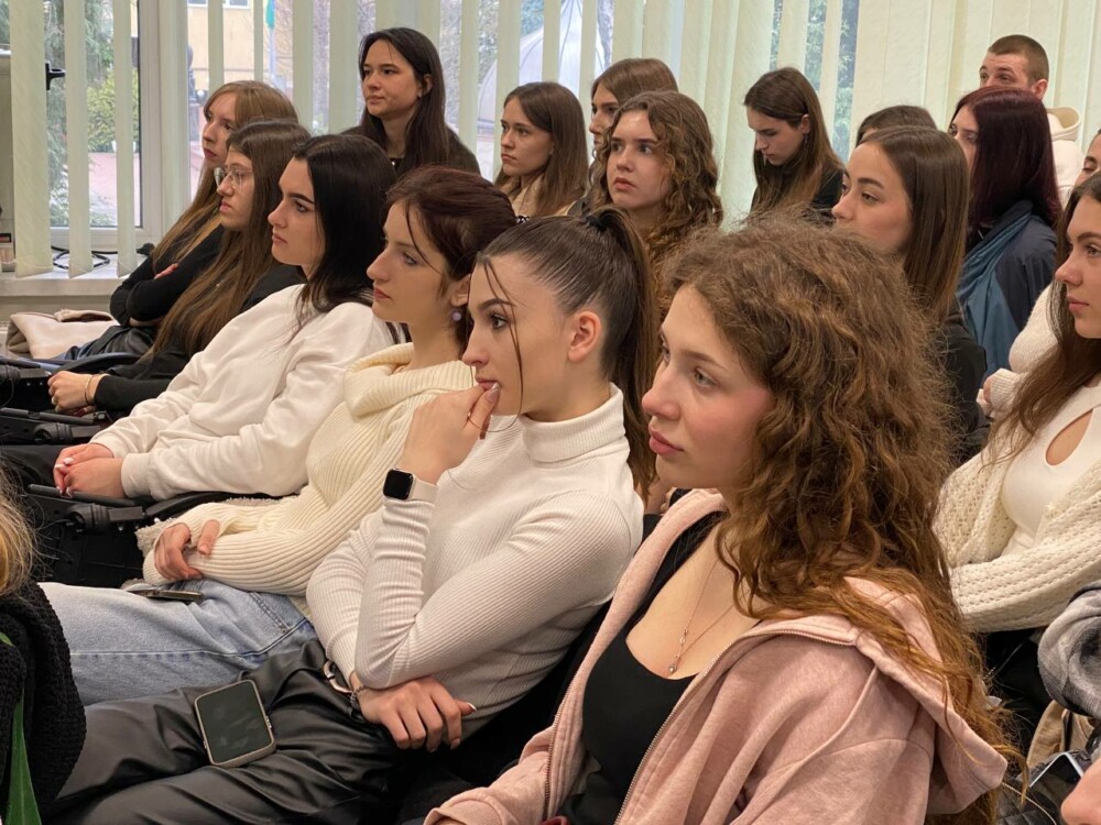 photo_5431527526875918829_y