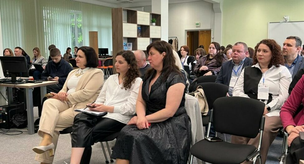 photo_5312519248733663594_y